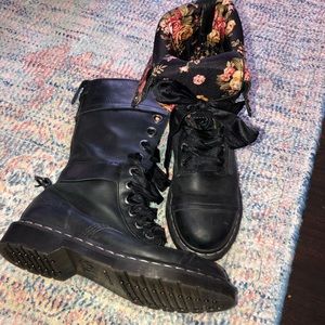 Black, floral, ribbon laced doc martens 🥀